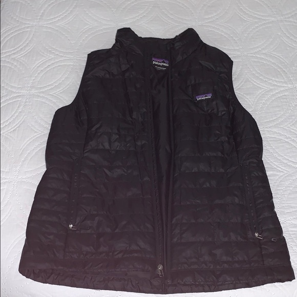 Patagonia Jackets & Blazers - Patagonia women’s down black vest